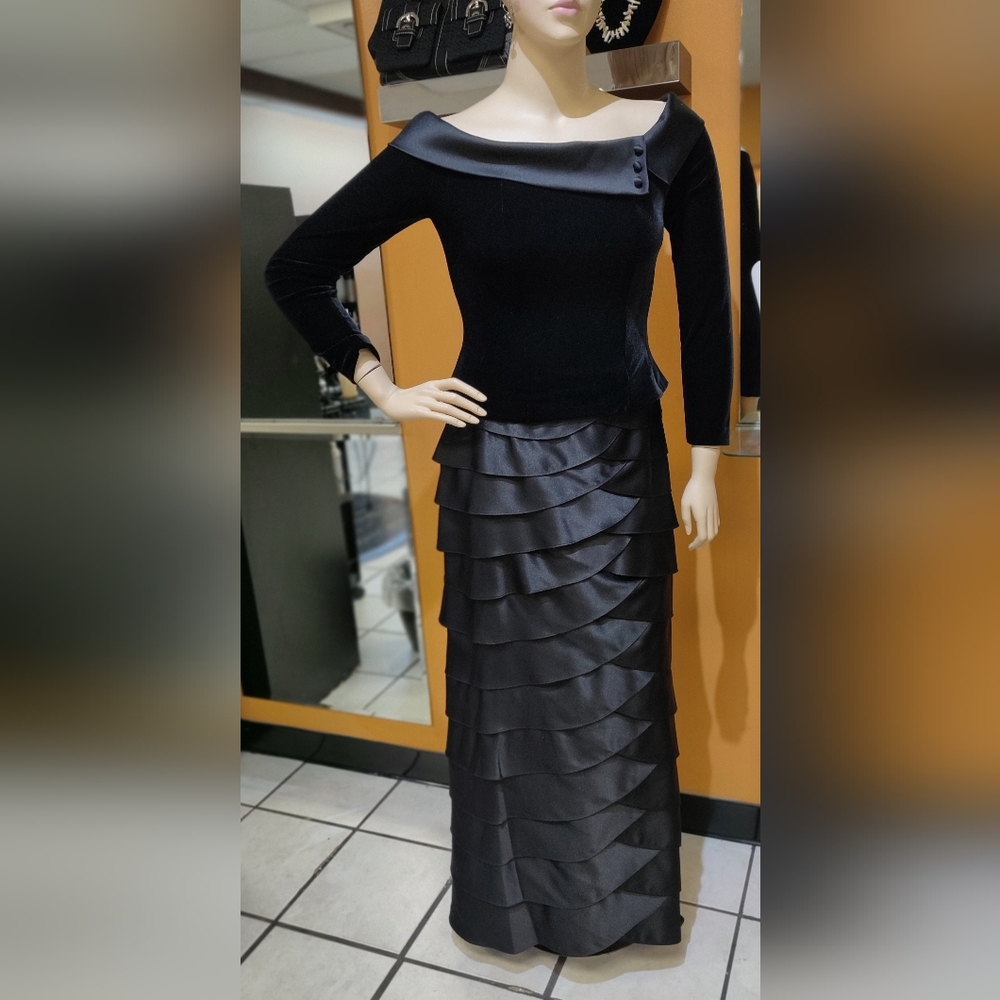 Ladies Tiered Black Satin Floor Length Evening Skirt Size 16